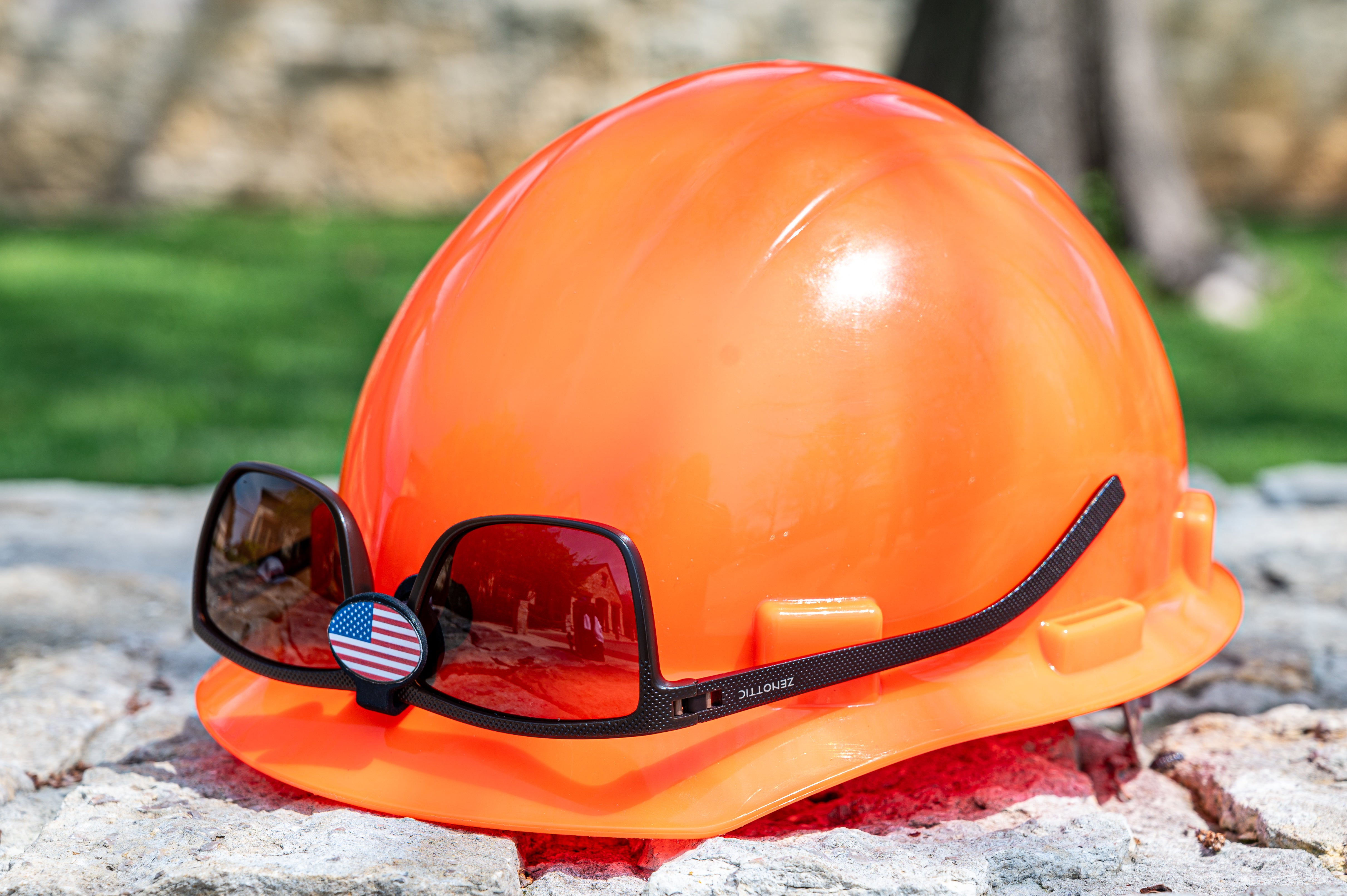 Construction Hat with a LiDGiT on it